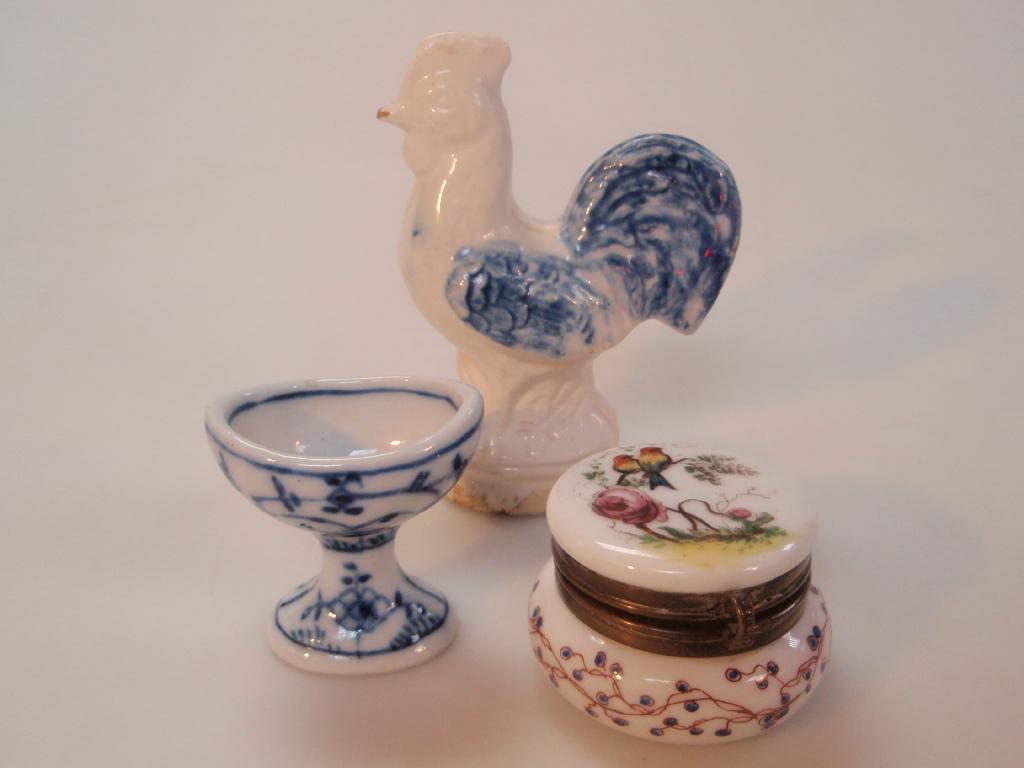 Appraisal: A German porcelain eye bath painted in underglaze blue in