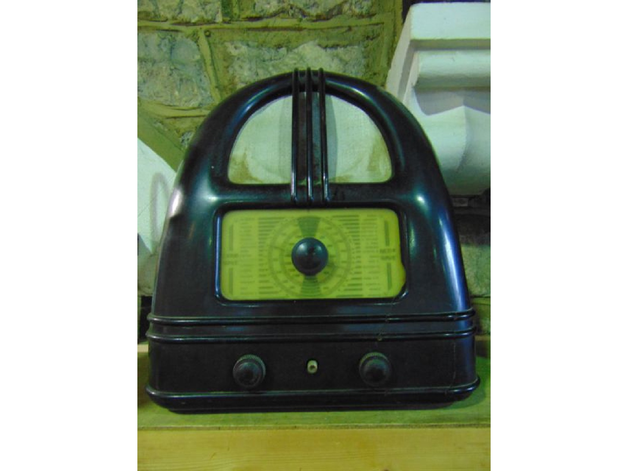 Appraisal: An early th century Bakelite cased valve radio of arched