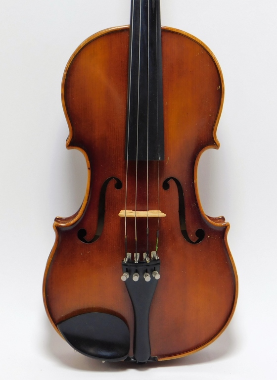 Appraisal: E R PRETZCHNER STRADIVARIUS COPY VIOLIN Germany Modeled after a