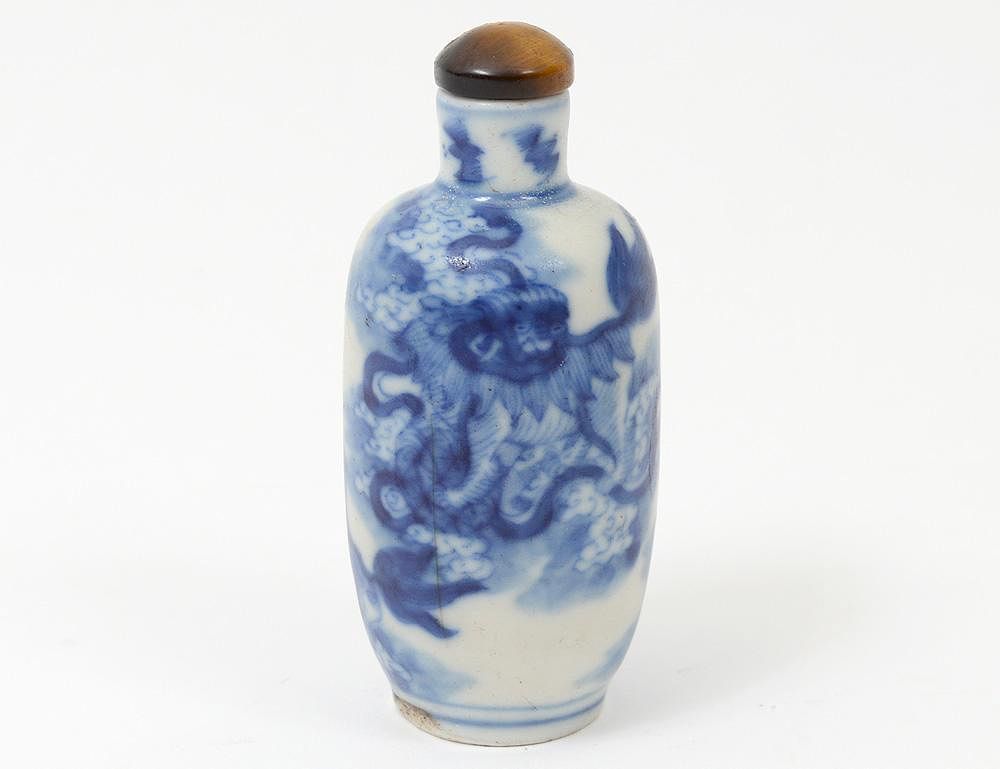 Appraisal: BLUE AND WHITE PORCELAIN SNUFF BOTTLE Chinese Qing Dynasty Signed