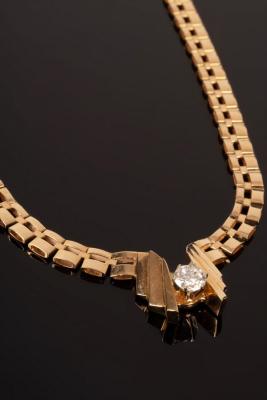 Appraisal: A diamond and k yellow gold necklace centred by a