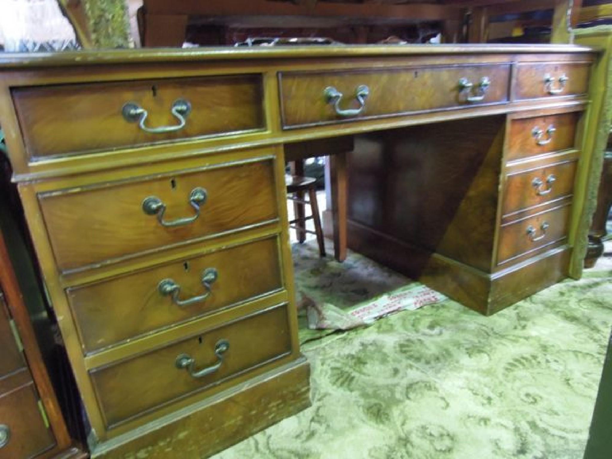 Appraisal: A reproduction mahogany kneehole pedestal desk in the Georgian style