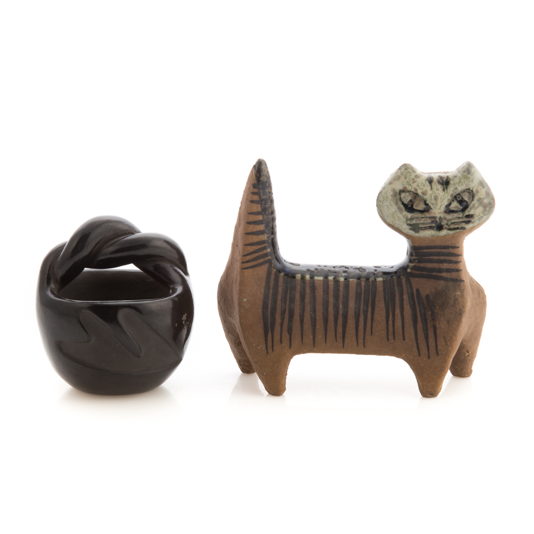 Appraisal: Santa Clara miniature basket ceramic cat miniature carved blackware basket