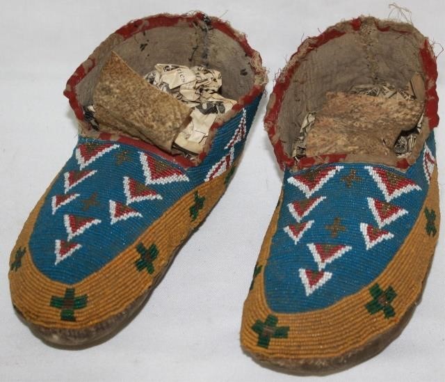 Appraisal: PAIR OF LATE TH CENTURY PLAINS BEADED MOCCASINSWITH CHEVRON AND