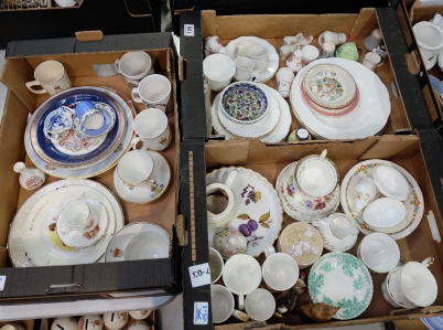 Appraisal: A mixed collection of ceramics to include commemorative items dinnerware