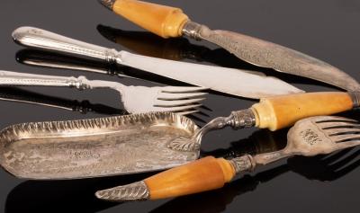 Appraisal: A pair of plated fish servers a matching crumb scoop