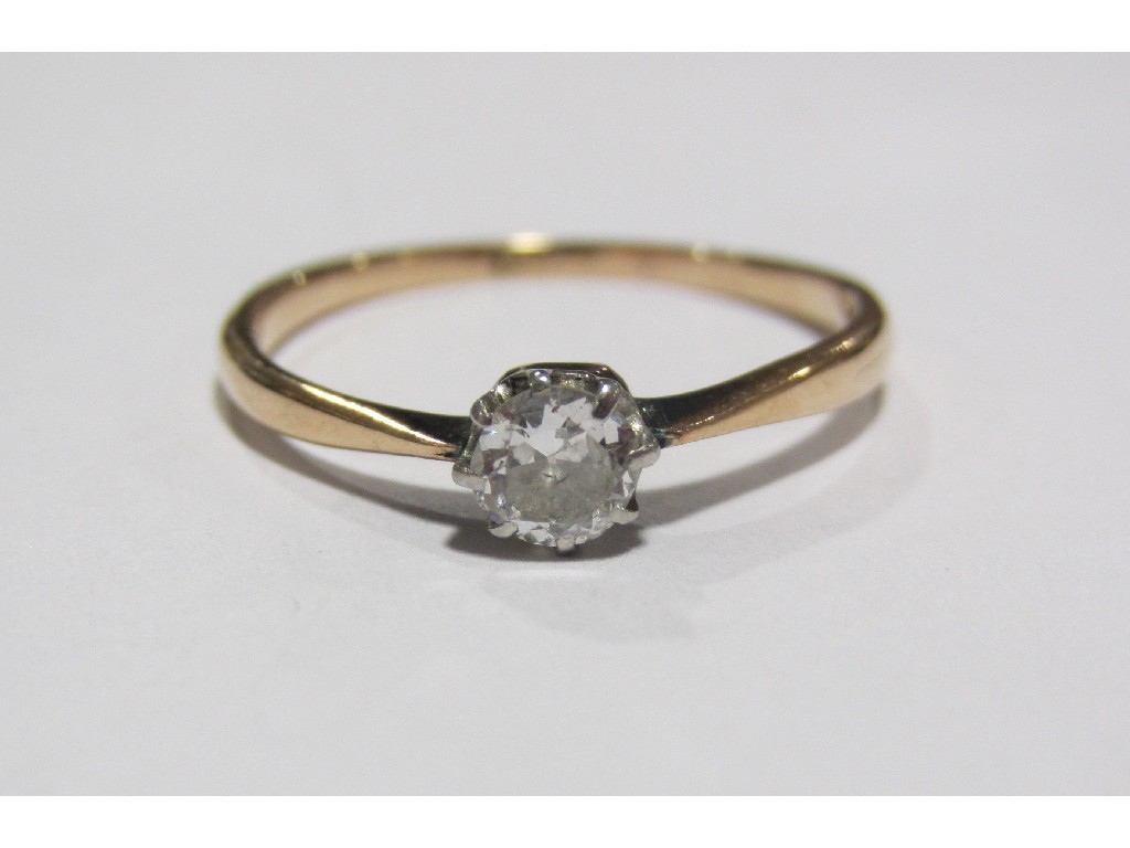 Appraisal: Eighteen carat gold diamond solitaire ring with brilliant cut diamond