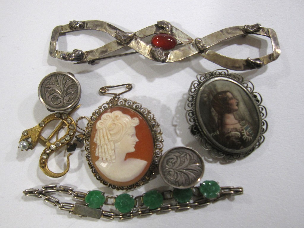 Appraisal: Lot comprising cameo brooch in silver mount contemporary silver stylised