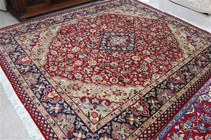 Appraisal: HAND KNOTTED ORIENTAL CARPET Pakistani Persian floral and central floral