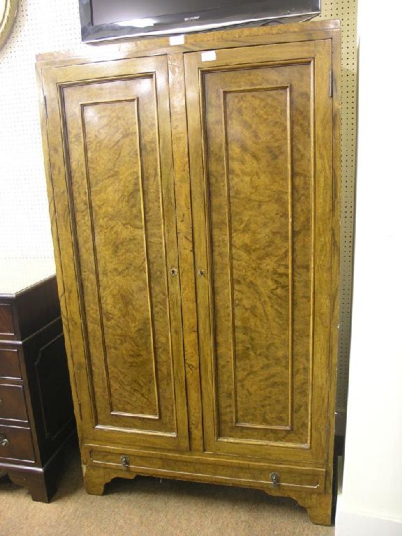 Appraisal: An oak gentleman's wardrobe with panelled full length pollarded oak