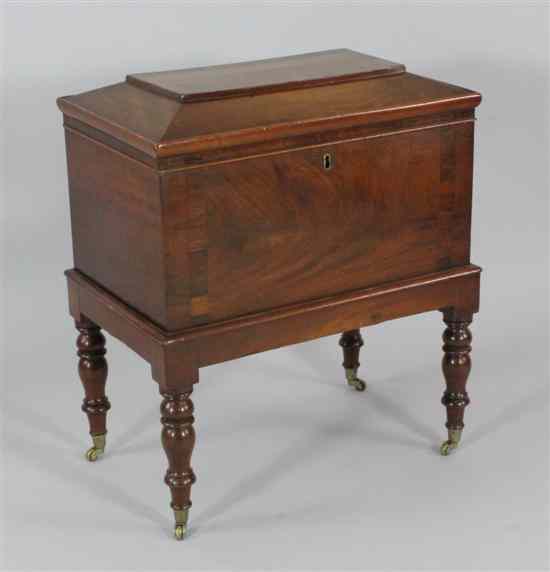 Appraisal: An early Victorian mahogany and rosewood crossbanded cellaret with compartmentalised