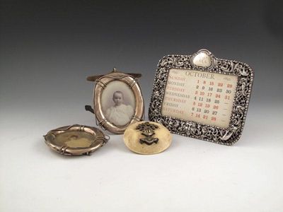 Appraisal: A mixed lot of silver items comprising a Victorian silver