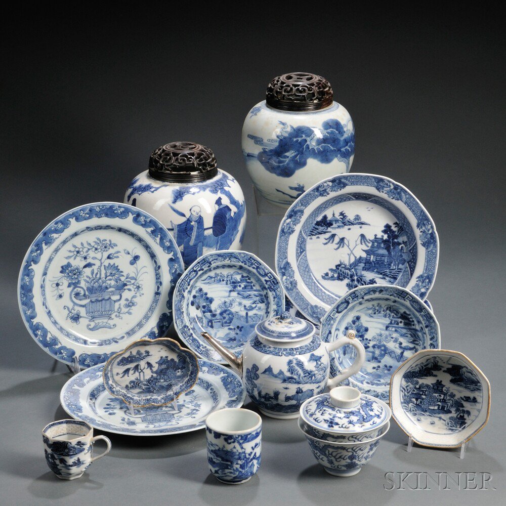 Appraisal: Fifteen Porcelain Items China including pairs of bowls dishes and