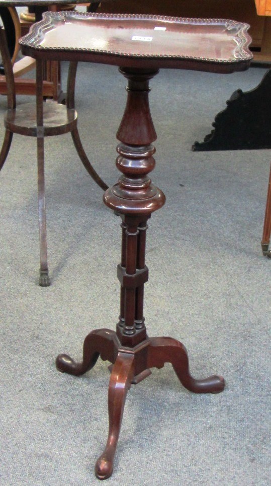 Appraisal: After a design by Gillows a mahogany tripod occasional table