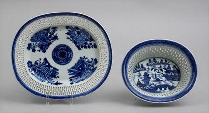 Appraisal: CHINESE EXPORT PORCELAIN RETICULATED STAND IN THE BLUE FITZHUGH PATTERN