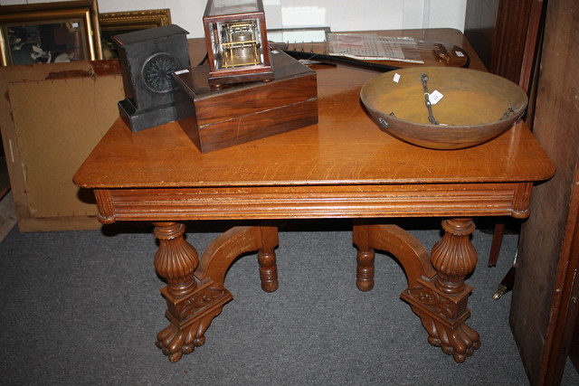 Appraisal: AN OAK AESTHETIC EXTENDING DINING TABLE having a rectangular top