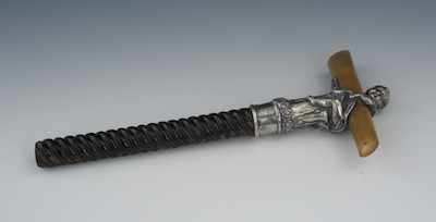 Appraisal: A Victorian Silver and Horn Walking Stick Handle A silver