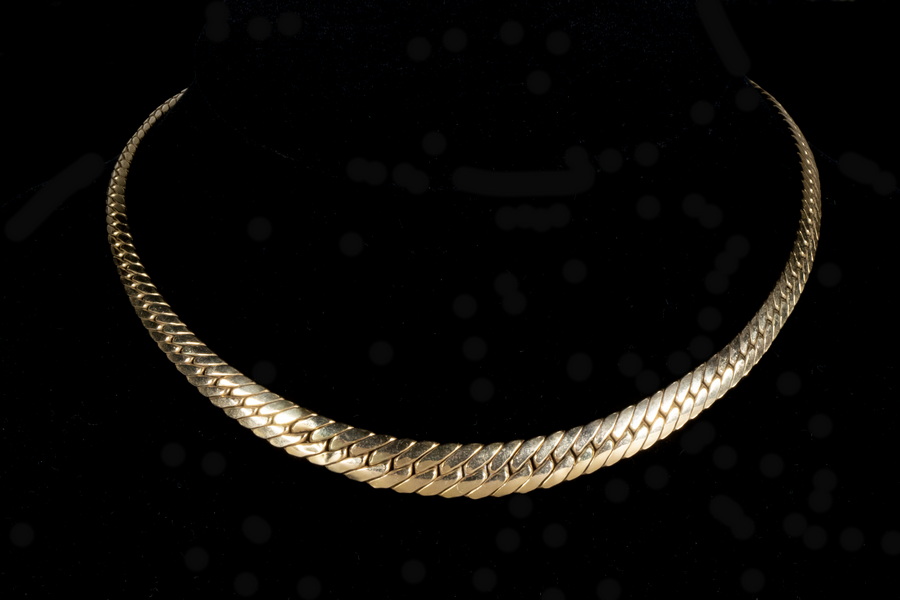 Appraisal: K GOLD CHAIN NECKLACE Italian K Yellow Gold Herringbone Link