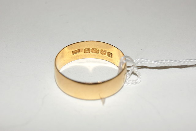 Appraisal: A CT GOLD WEDDING BAND of plain form grams