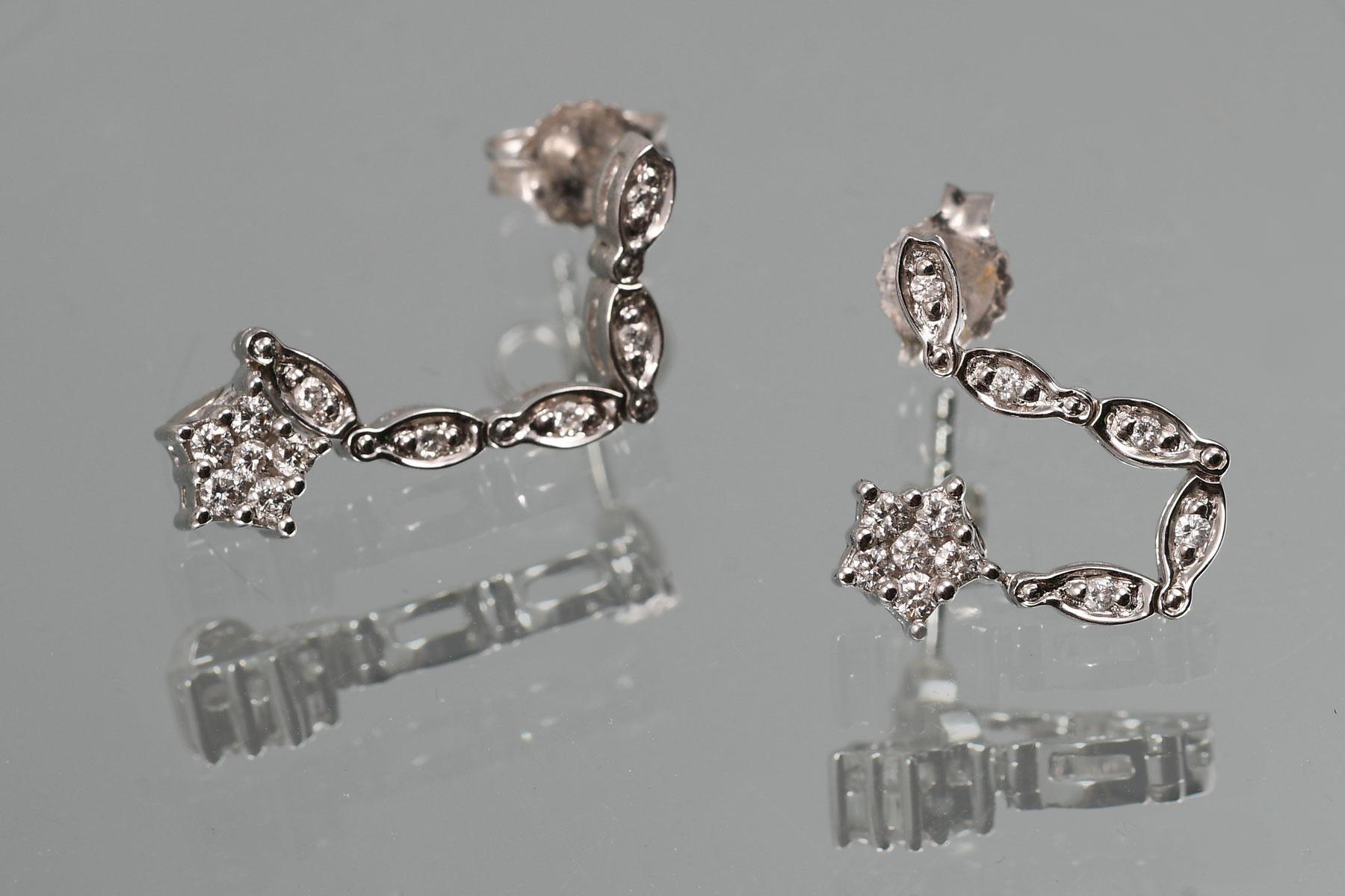 Appraisal: K CTW DIAMOND ROLL-UP EARRINGS A pair of most unusual