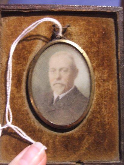 Appraisal: AN OVAL MINIATURE PORTRAIT of a gentleman framed and in