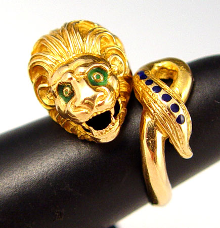 Appraisal: K GOLD LION HEAD FIGURAL RING K yellow gold ring