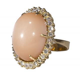 Appraisal: Large cat's eye moonstone diamond and k yellow gold ring