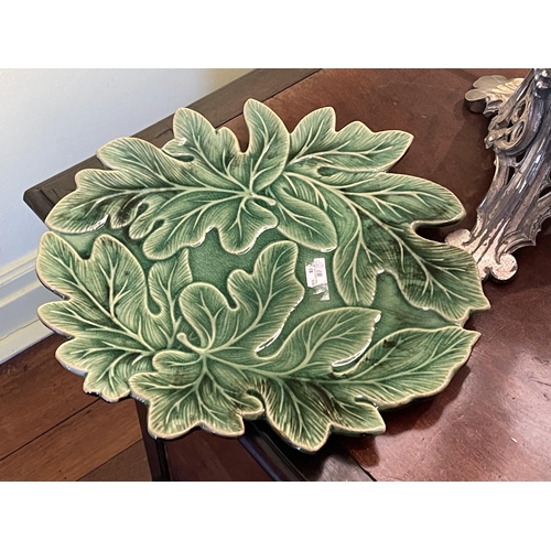 Appraisal: Green leaf dish