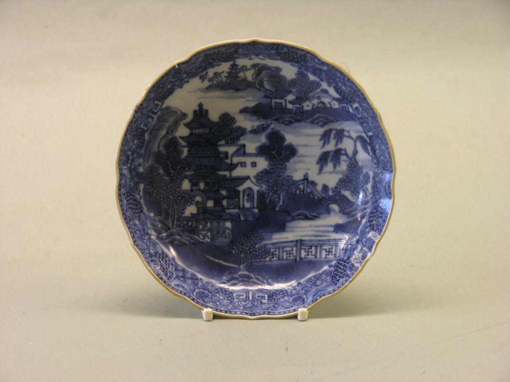 Appraisal: An th century Chinese export saucer dish painted with a