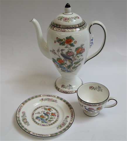 Appraisal: SEVENTEEN PIECE WEDGWOOD BONE CHINA SET in the Kutani Crane