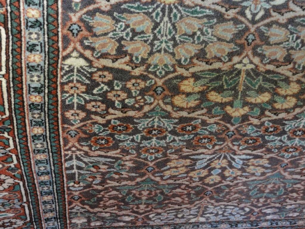 Appraisal: A fine weave Persian rug with a floral central field