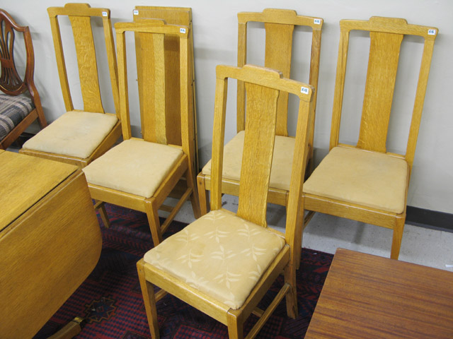 Appraisal: A SET OF FIVE OAK DINING CHAIRS American c with