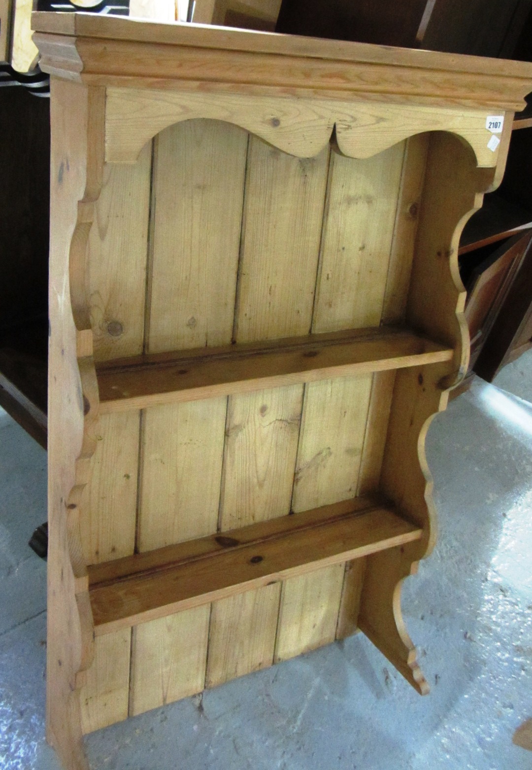 Appraisal: A pine hanging three tier shelf