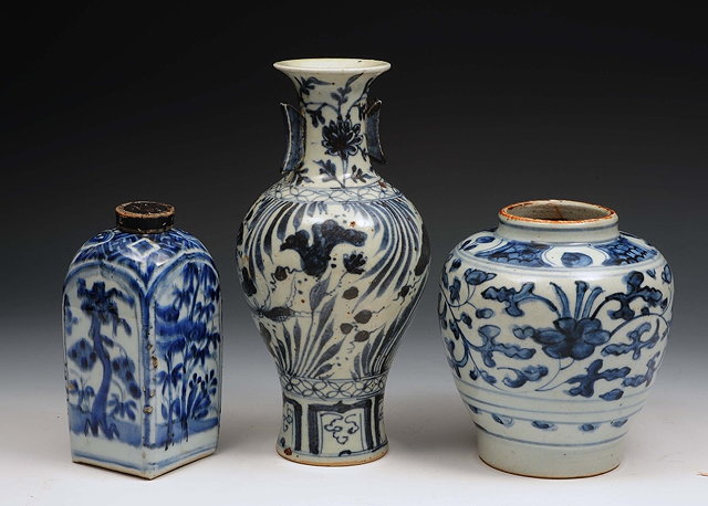 Appraisal: A South East Asian blue and white porcelain jar th