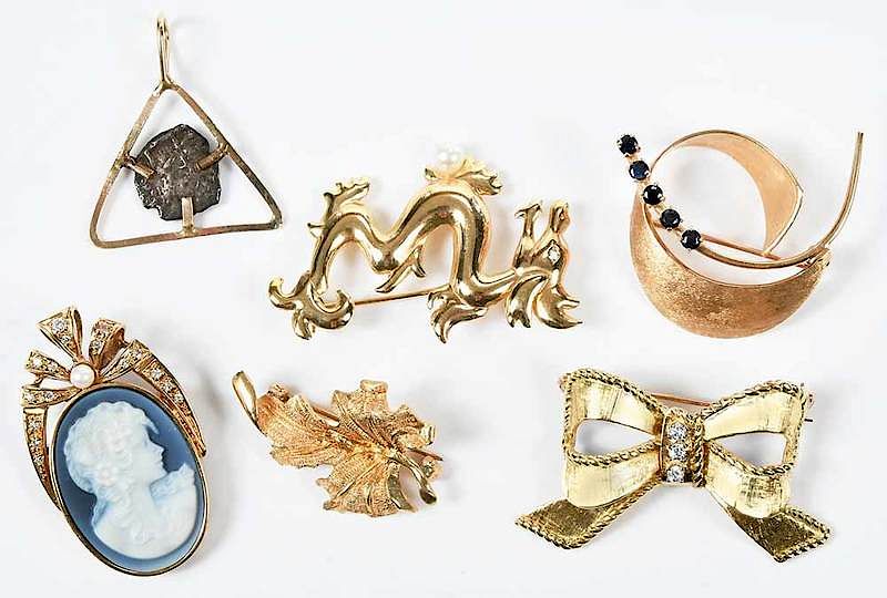 Appraisal: Six Pieces Gold Jewelry including one kt bow and diamond