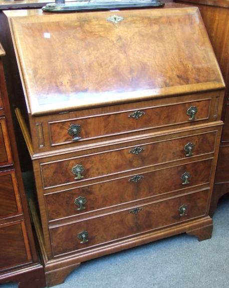 Appraisal: A modern walnut bureau of George I design the fall