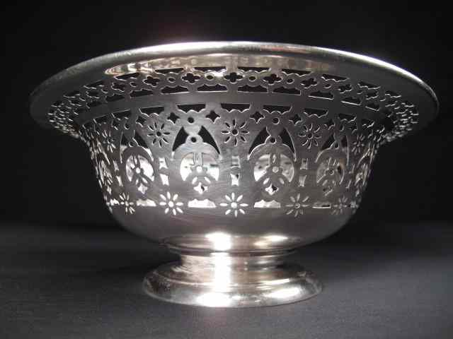 Appraisal: Hardy Hayes Co Sterling silver reticulated dish On base Marked