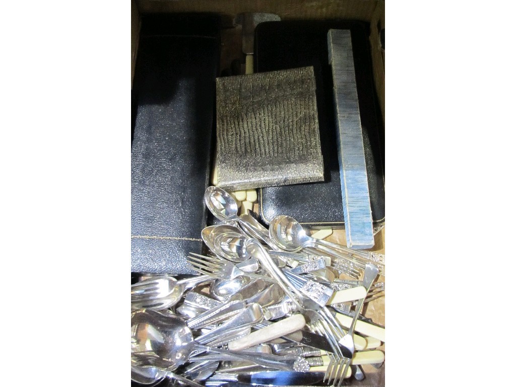 Appraisal: Box of cutlery sets and loose cutlery