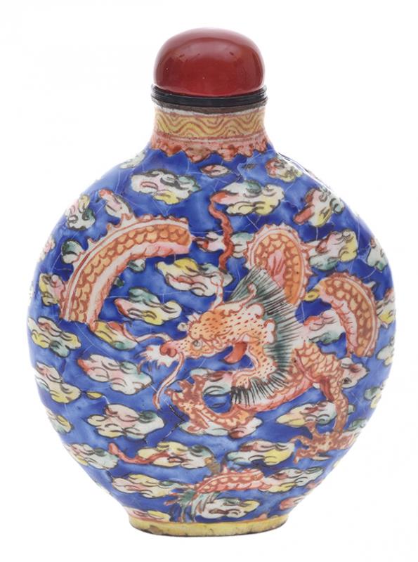 Appraisal: AN ENAMEL ON METAL SNUFF BOTTLE WITH AGATE STOPPER TH