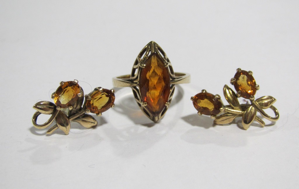 Appraisal: Lot comprising a ct gold marquise cut citrine single stone