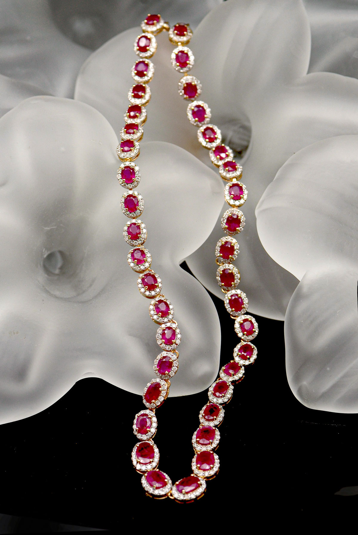 Appraisal: K RUBY DIAMOND NECKLACE BY ORIANNE oval links are set