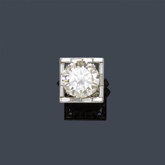 Appraisal: DIAMOND RING ca Platinum Fancy solitaire model the square top