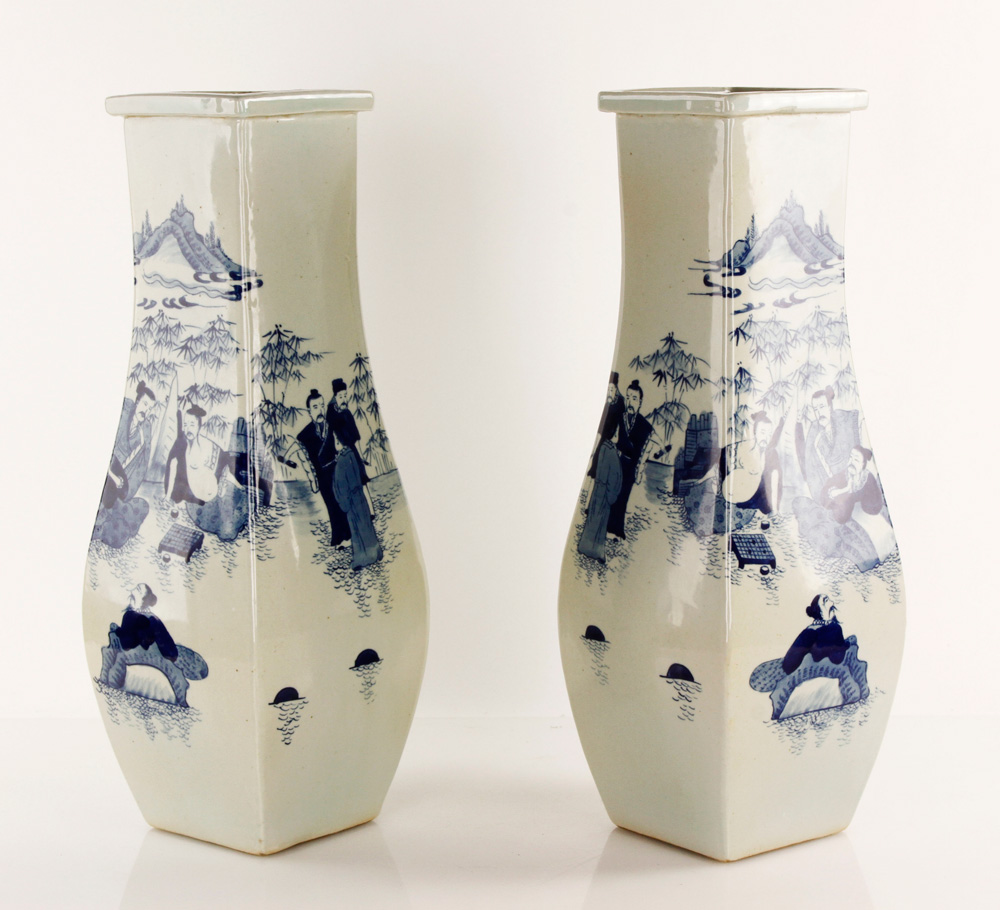 Appraisal: - Pair of Chinese Porcelain Vases Pair of Chinese porcelain