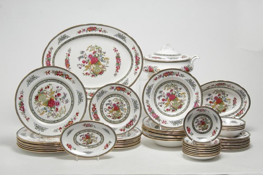 Appraisal: Paragon China Tree of Kashmir Dinner Service for Paragon English