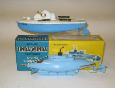 Appraisal: An Unda-Wunda submarine clockwork pale blue boxed long G and