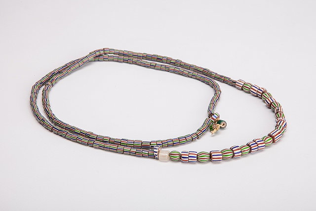 Appraisal: A VENETIAN GLASS TRADE BEAD NECKLACE long cm