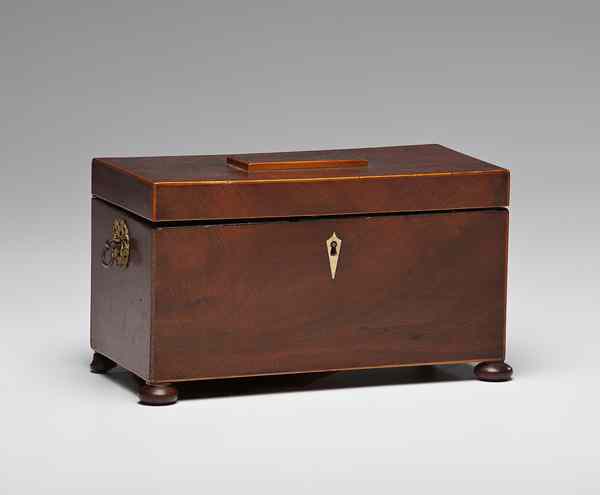 Appraisal: English Tea Chest English a Regency tea chest in mahogany