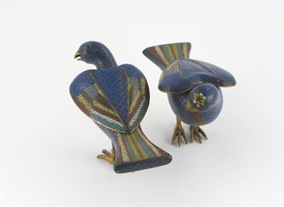 Appraisal: An unusual pair of Chinese cloisonn birds their wings forming