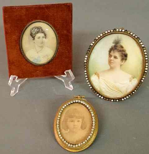 Appraisal: Miniature oval portrait of Mrs William Fisher Lewis late th