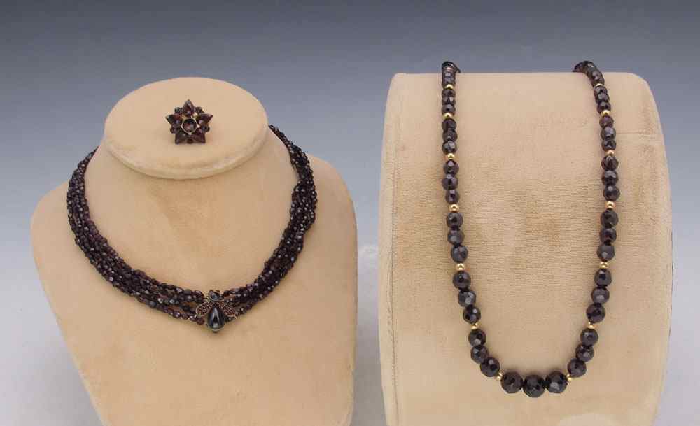 Appraisal: PIECE GROUP OF GARNET JEWELRY A four strand garnet bead